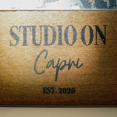 Studio On Capri Calgary Bagian luar foto