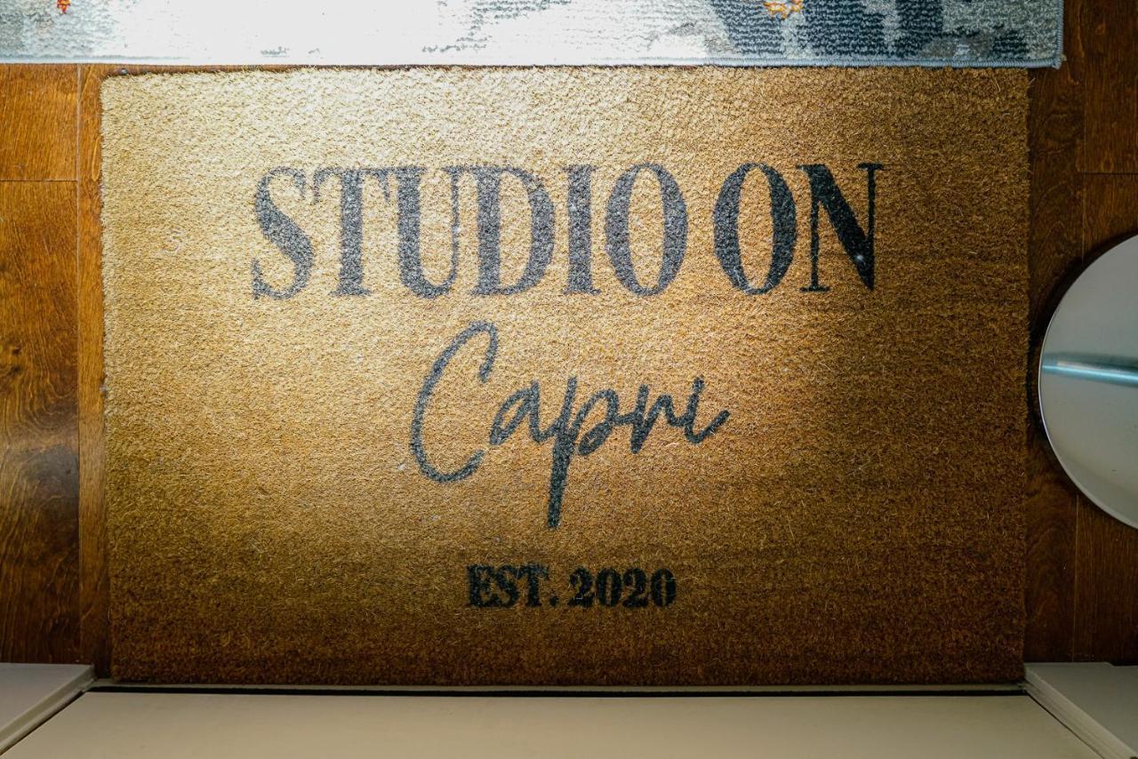 Studio On Capri Calgary Bagian luar foto